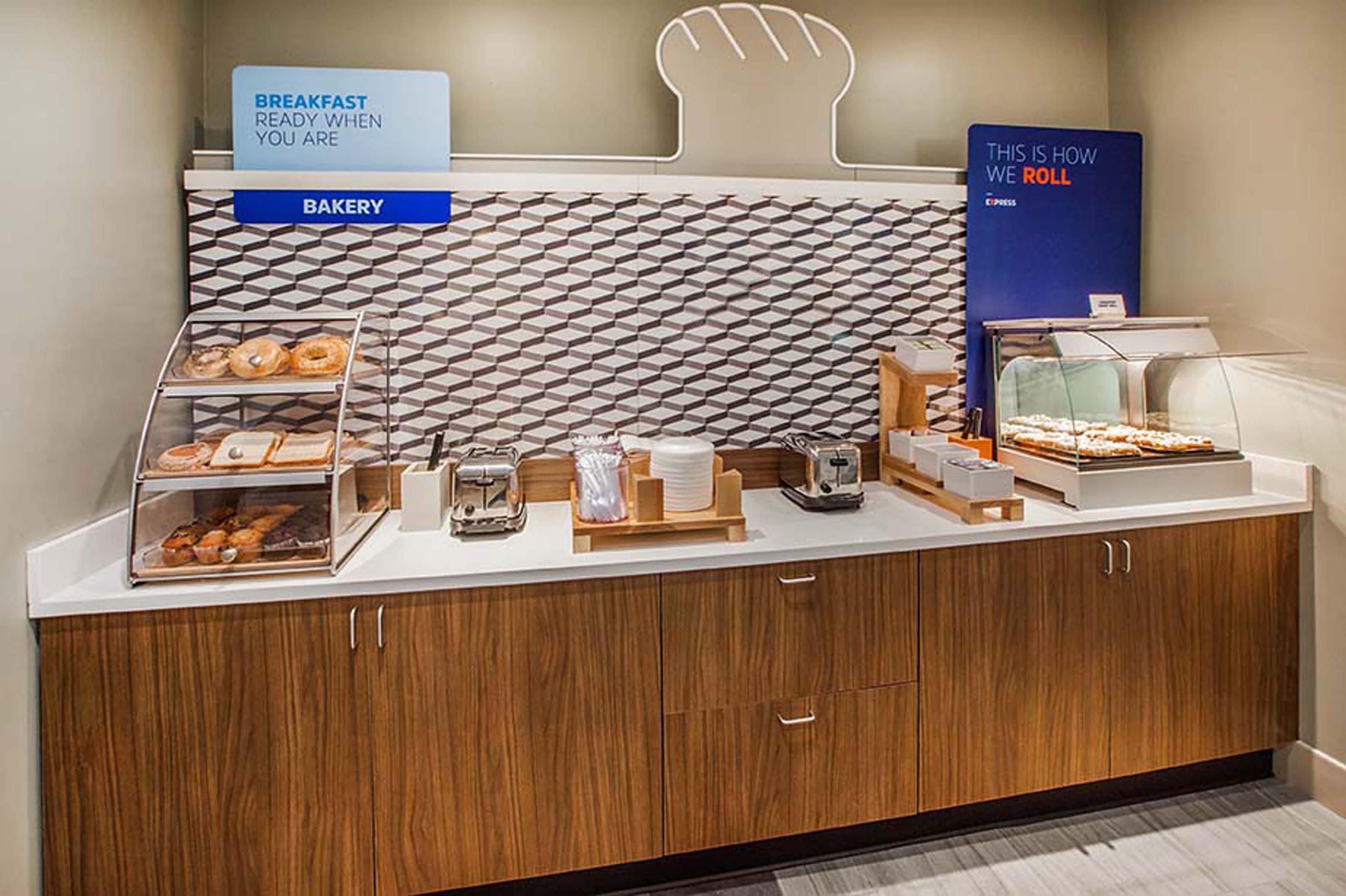 Holiday Inn Express Tampa-Brandon By Ihg Bagian luar foto