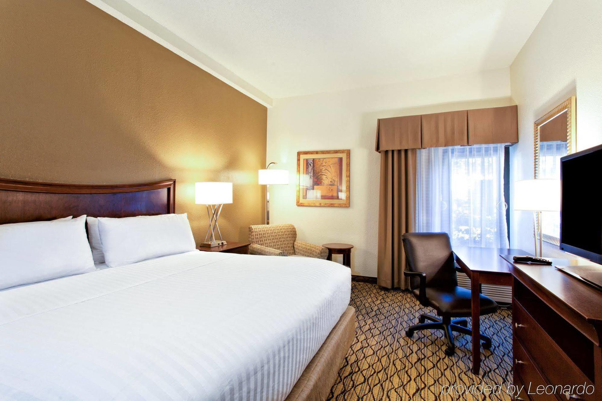 Holiday Inn Express Tampa-Brandon By Ihg Bagian luar foto