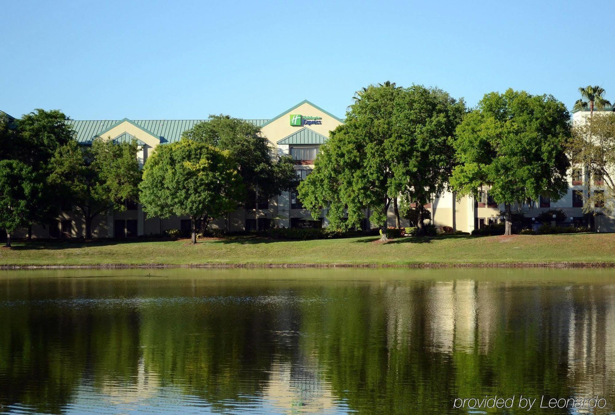 Holiday Inn Express Tampa-Brandon By Ihg Bagian luar foto